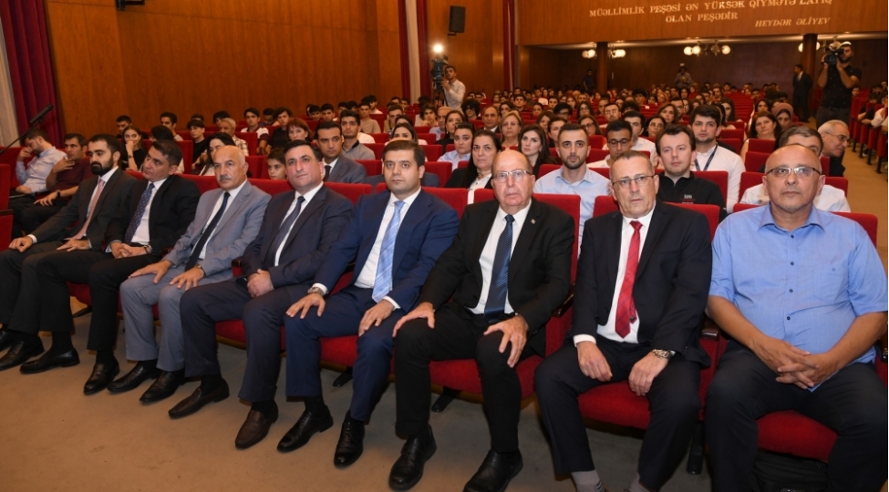 azerbaycanda-kiber-akademiya-achilib-foto