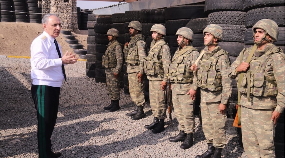 kamran-eliyev-azad-olunmush-erazilerdeki-herbi-hisselerde-olub-foto