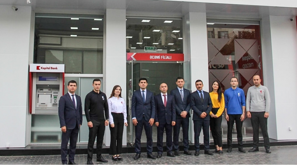 kapital-bank-yeni-konsepsiyaya-malik-ecemi-filialini-istifade-verib-foto