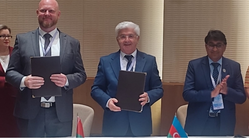 bakida-reqemsal-iqtisadiyyatda-hesabatliliq-ve-sheffafliq-movzusunda-beynelxalq-elmi-praktiki-konfrans-kechirilib-foto