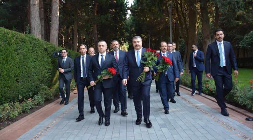 sehiyye-nazirlerifexri-xiyabani-ve-shehidler-xiyabanini-ziyaret-edibler