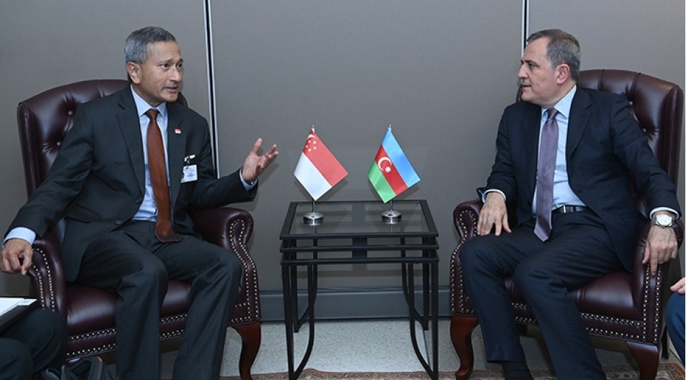 azerbaycan-sinqapurla-emekdashliqdan-memnundur