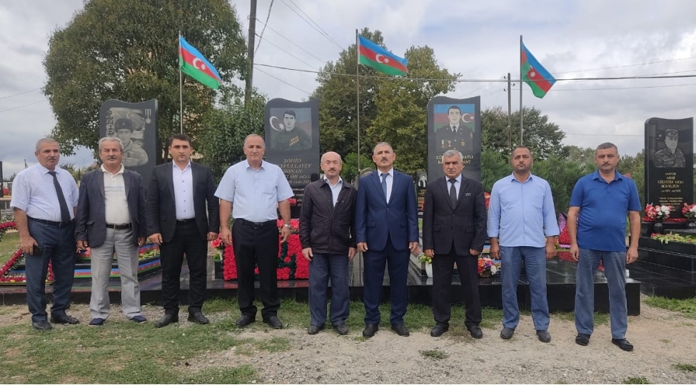 masallida-shehidin-dogum-gununde-mezari-ve-ailesi-ziyaret-olunub-foto