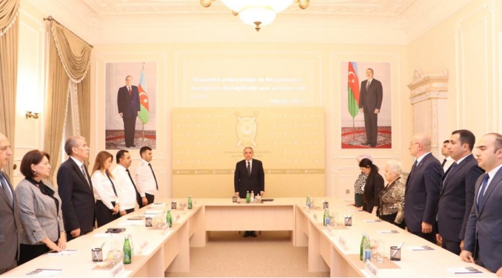 kamran-eliyev-shehid-olan-prokurorluq-emekdashlarinin-aile-uzvleri-ile-gorushub-foto