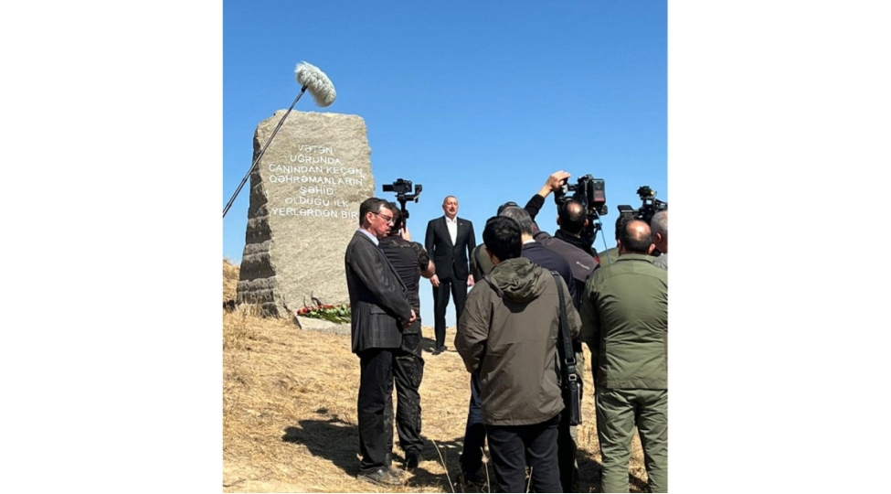 prezident-ve-birinci-xanim-fuzuliye-sefer-edib-yenilenib