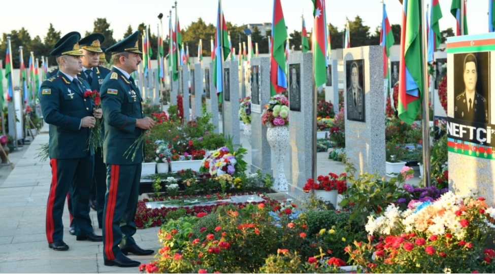 dsx-reisi-shehidler-xiyabanini-ziyaret-edib-foto