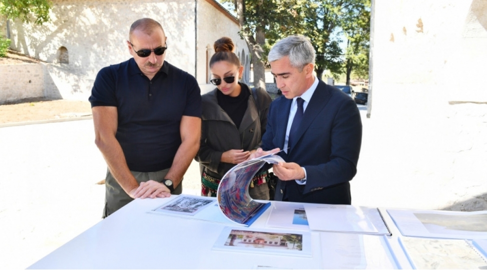 prezident-ve-birinci-xanim-mehmandarovlarin-malikane-kompleksinde-aparilan-ishlerle-tanish-olub-foto