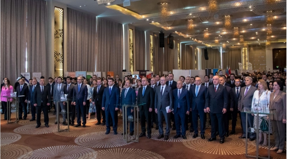 50-ye-yaxin-shirketin-ishtiraki-ile-tehsil-sergi-yarmarkasi-kechirilir-foto