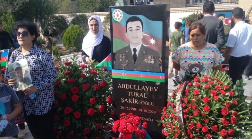 din-yaninda-ictimai-shuranin-uzvleri-shehidin-anim-gununde-ishtirak-edib