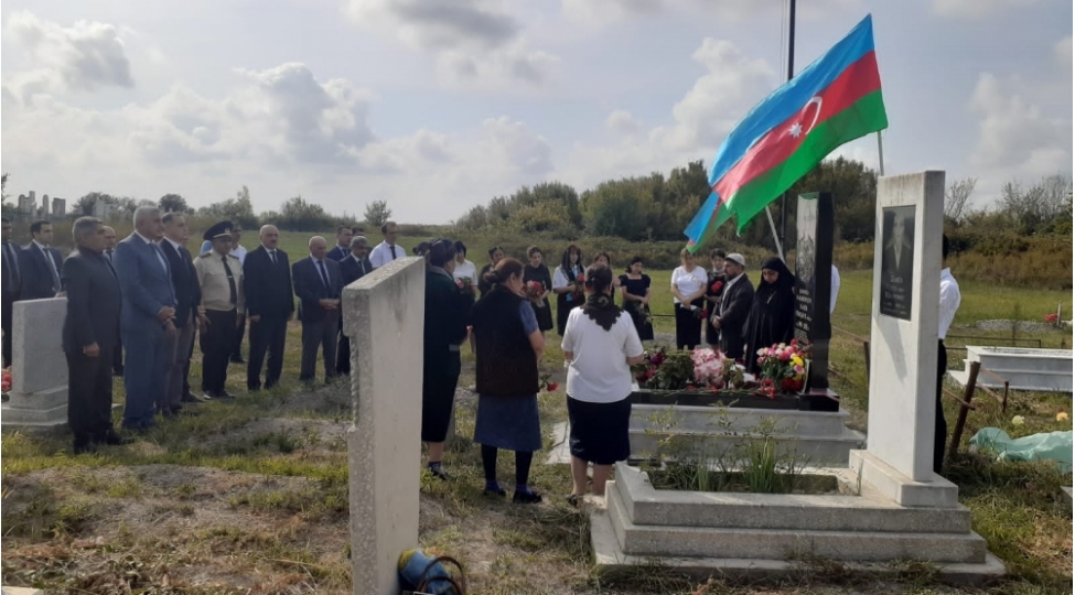 agdashda-shehidin-ildonumunde-mezari-ziyaret-olunub-foto