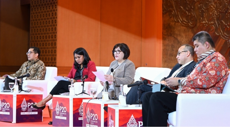 sahibe-qafarova-cakartada-boyuk-iyirmilik-olkelerinin-parlament-sedrlerinin-8-ci-sammitinde-chixish-edib-foto