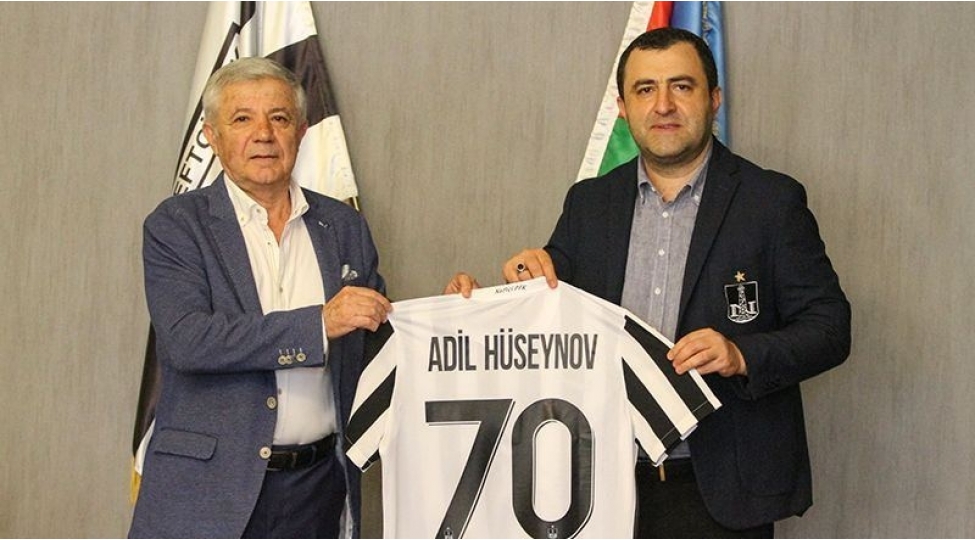 neftchinin-veteran-futbolchuchunun-yubileyi-qeyd-edilib