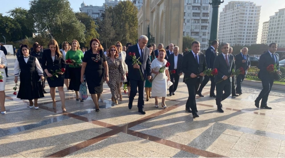 xetai-rayonunda-muellimler-gunu-qeyd-olunub-foto