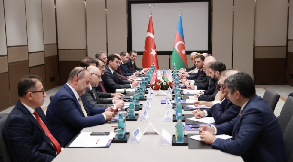 zengezur-dehlizi-ile-elektrik-enerjisinin-oturulmesini-muzakire-edilib-foto