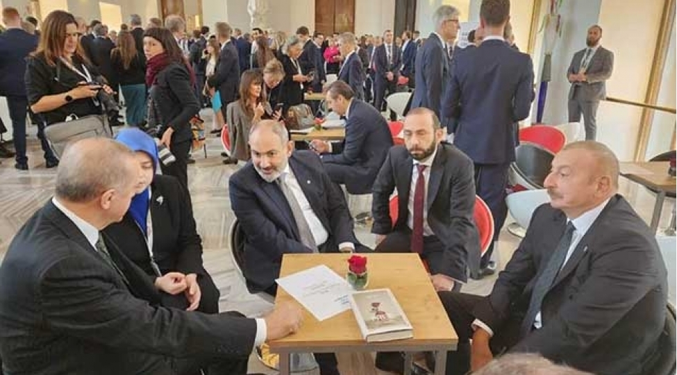 eliyev-erdogan-pashinyan-gorushunden-foto