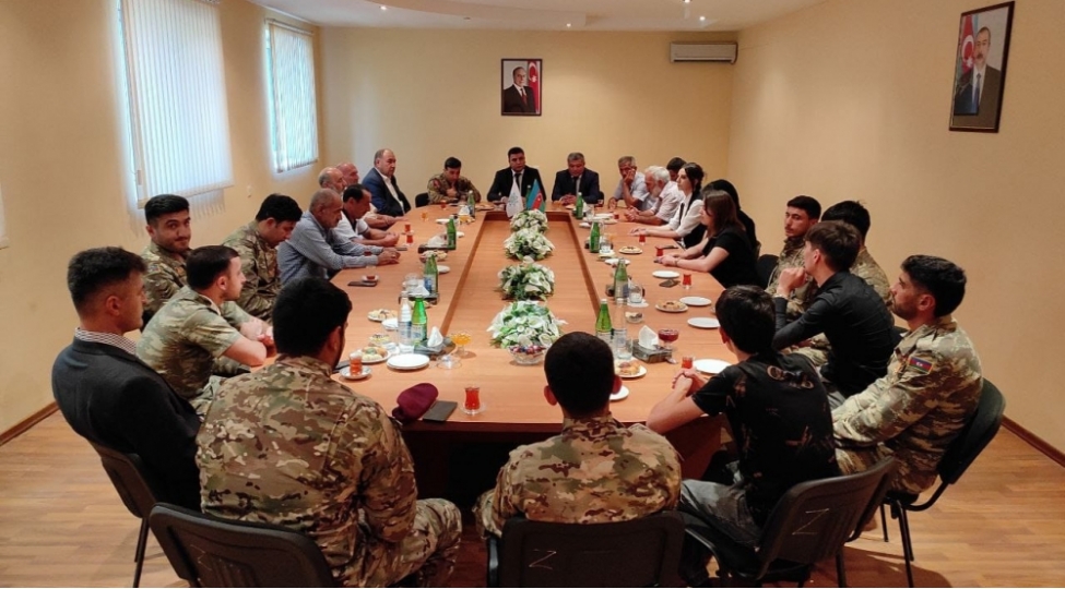 yap-neftchala-rayon-teshkilatinda-shehid-aileleri-ve-qazilerle-gorush-kechirilib-foto
