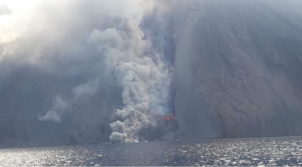 italiyada-stromboli-vulkani-yeniden-feallashib