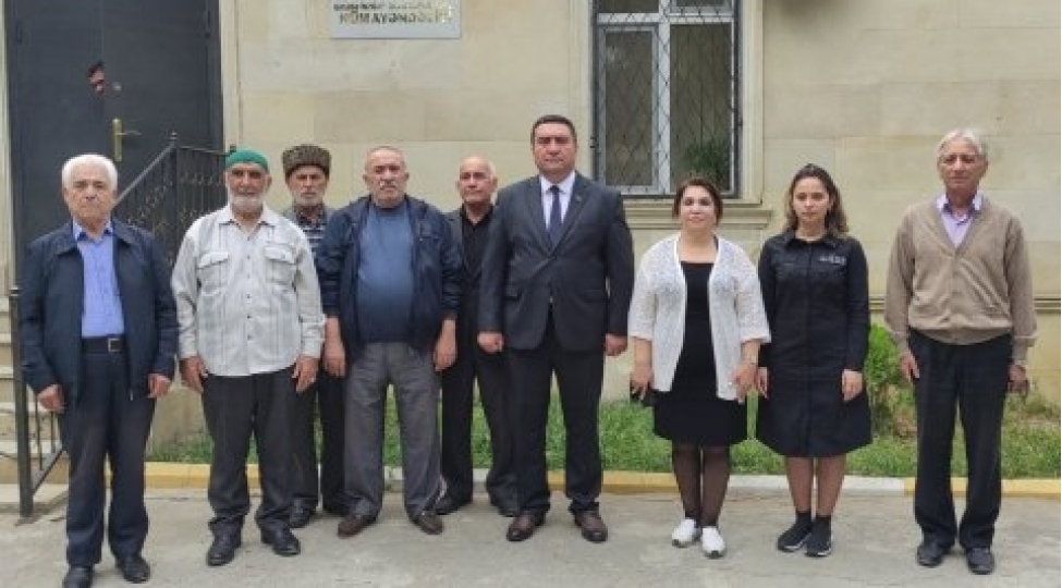 mushfiq-memmedli-haci-zeynalabdin-qesebesinde-bir-qrup-sakinlerle-gorush-kechirib