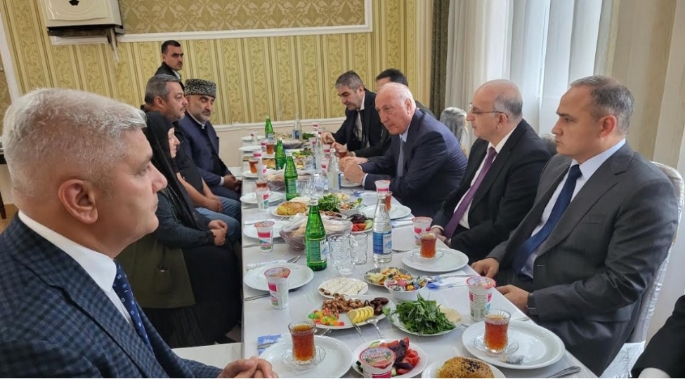 zakir-ferecov-dunyasini-deyishen-qazinin-yas-merasiminde-ishtirak-edib-foto