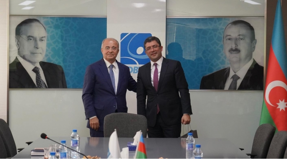ehmed-ismayilov-ile-rektor-fuad-haciyev-arasinda-gorush-kechirilib-foto