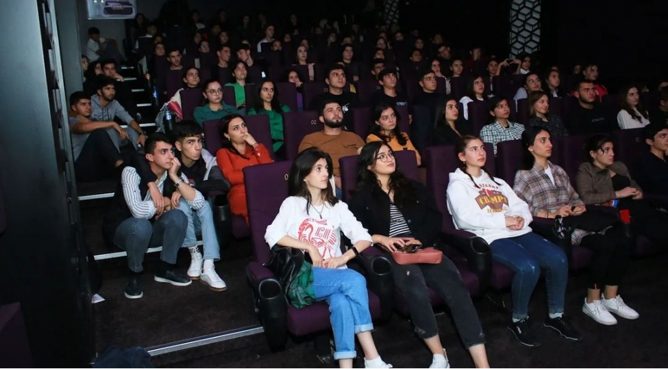 davam-ve-nizami-kino-merkezi-kino-gunleri-kechirir-foto