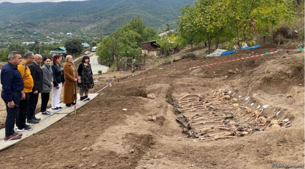 xarici-ekspertler-ve-qht-ler-edillideki-kutlevi-mezarliqda-ermeni-vehshiliyine-shahidlik-edibler