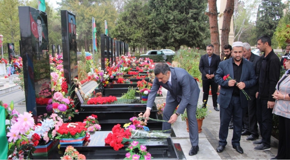 yevlaxda-shehidlerin-mezarlari-ziyaret-olunub-foto