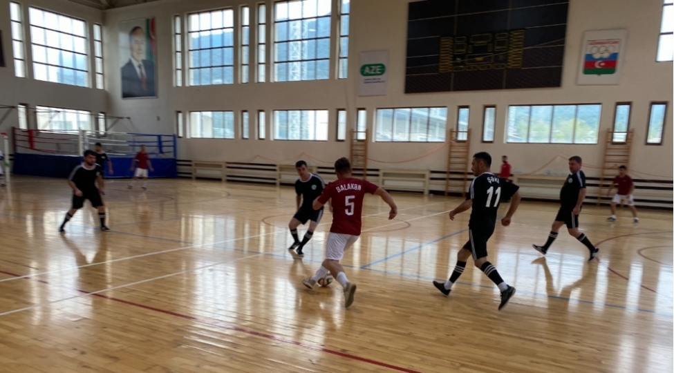 yeni-azerbaycan-partiyasinin-tesis-edilmesinin-30-illiyine-hesr-olunmush-minifutbol-turnirine-start-verilib-foto