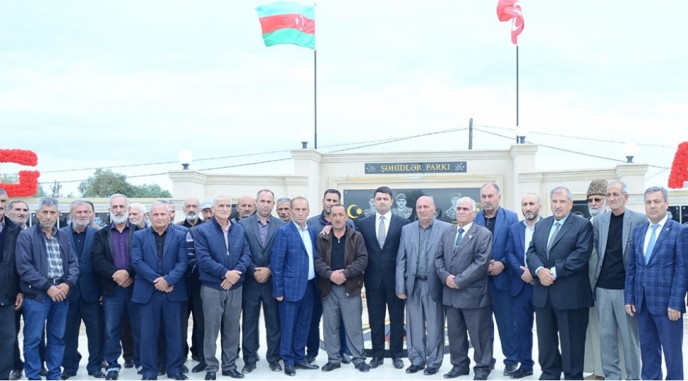 neftchalada-shehidlerin-xatire-kompleksinin-achilishi-olub-foto