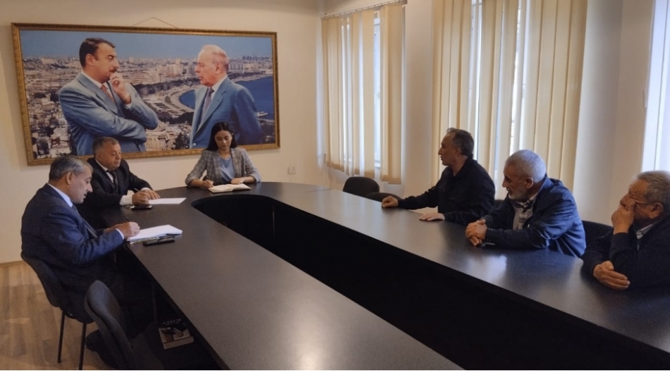 millet-vekili-lokbatanda-bir-qrup-vetendashi-qebul-edib-foto