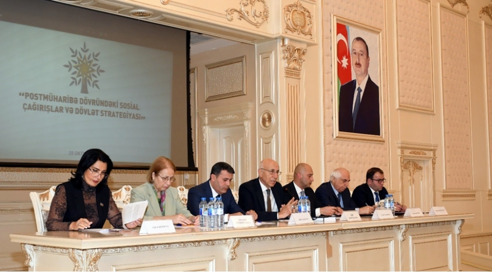postmuharibe-dovrundeki-sosial-chagirishlar-ve-dovlet-strategiyasi-movzusunda-tedbir-kechirilib-foto