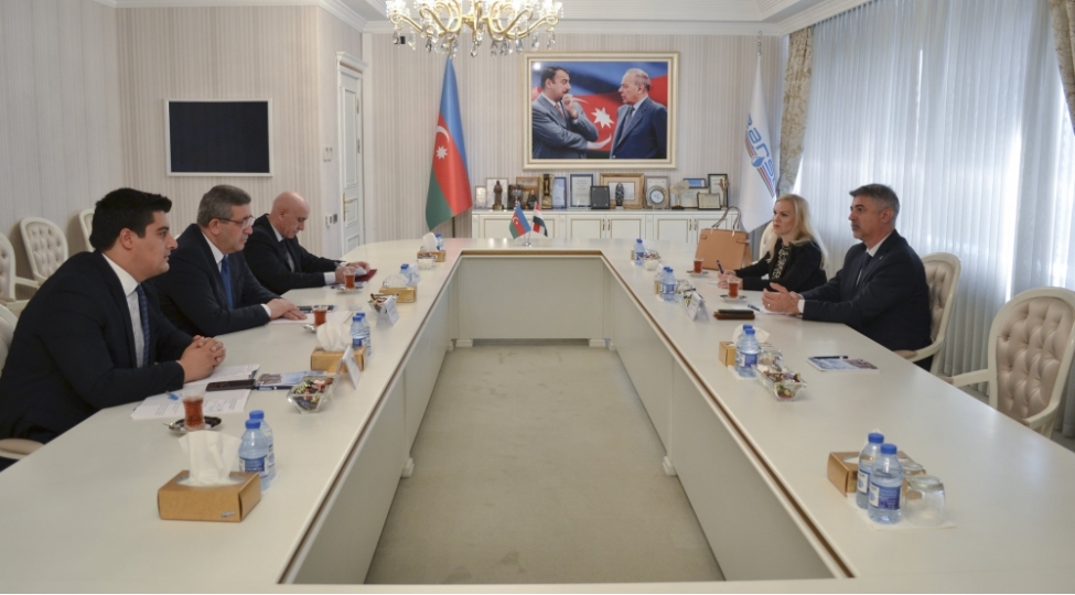 azersu-asc-de-macaristanin-azerbaycandaki-sefiri-tamash-torman-ile-gorush-kechirilib-foto