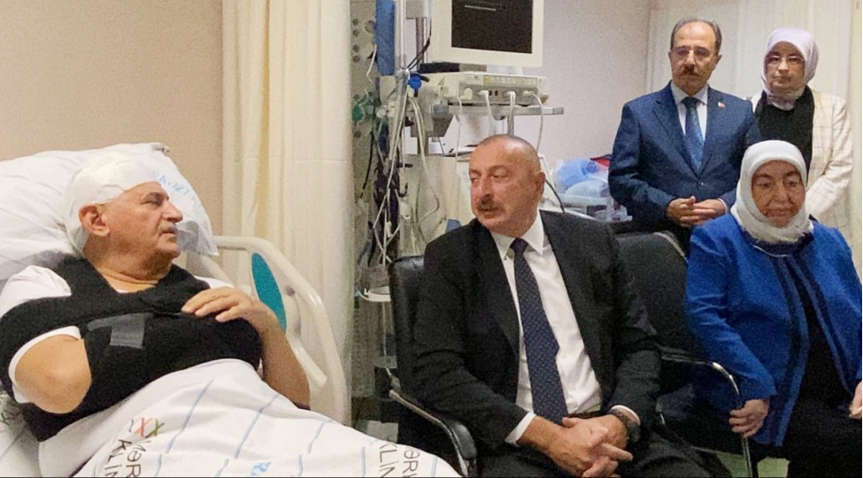 prezident-bineli-yildirima-shamil-ayrima-ve-muhafizechi-oguzhan-demirchiye-xestexanada-bash-chekib-foto