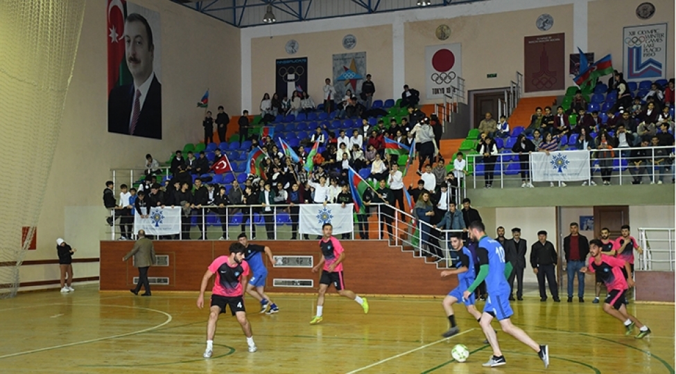 yap-in-yaradilmasinin-30-illiyine-hesr-olunmush-minifutbol-turniri-davam-edir