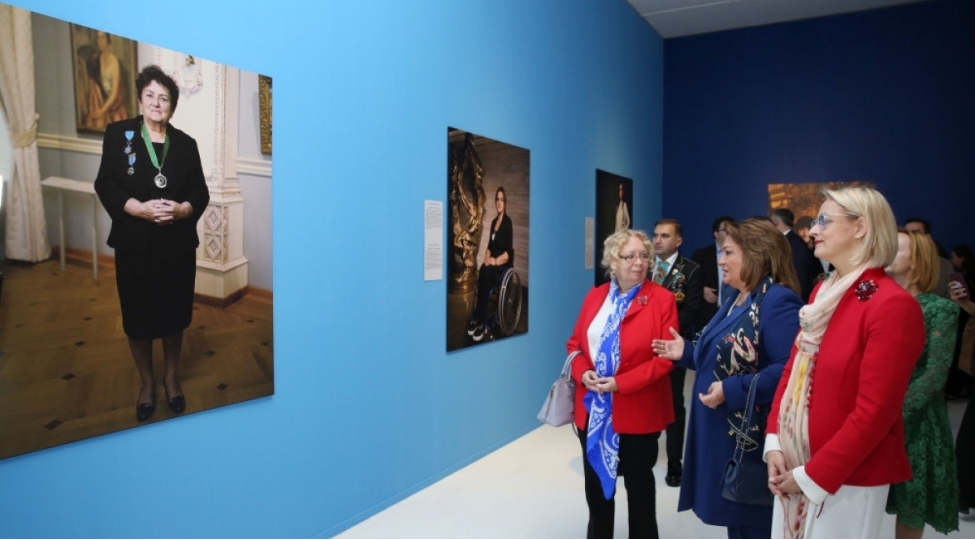 heyder-eliyev-merkezinde-chagirishin-17-simasi-adli-fotosergi-achilib