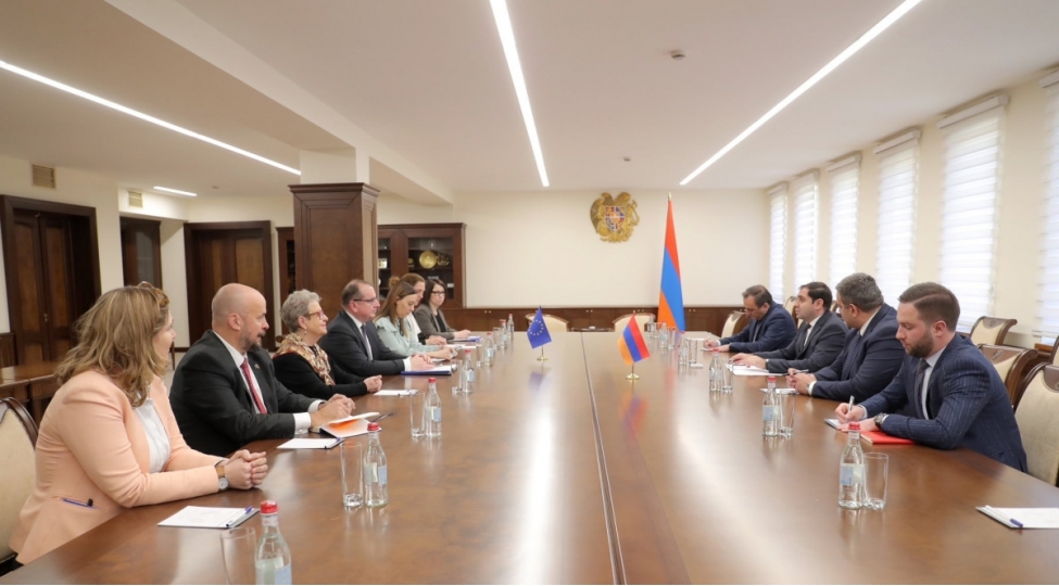 ermenistan-mudafie-naziri-ai-nin-gurcustandaki-monitorinq-missiyasinin-rehberi-ile-gorushub