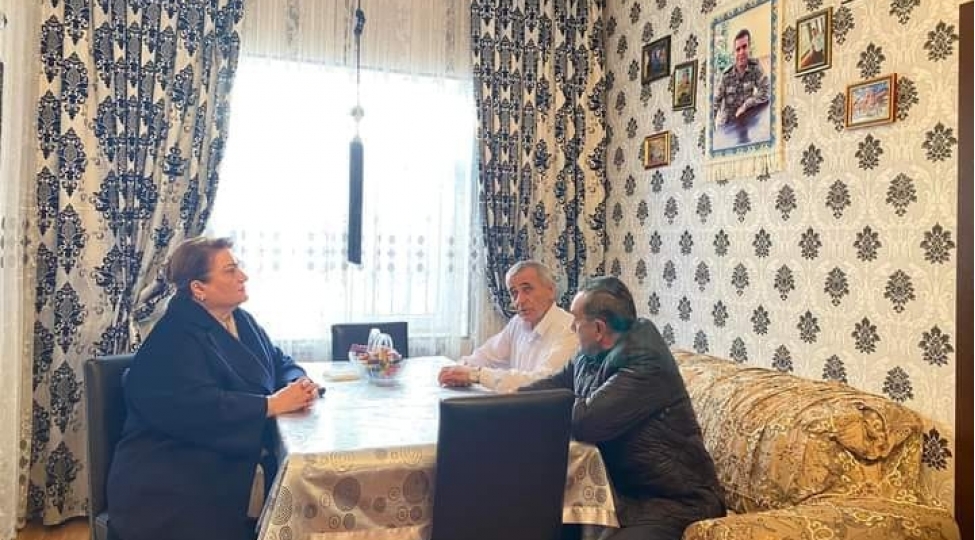 hicran-huseynova-veten-muharibesi-shehidlerinin-aileleri-ve-qazileri-ziyaret-edib-foto