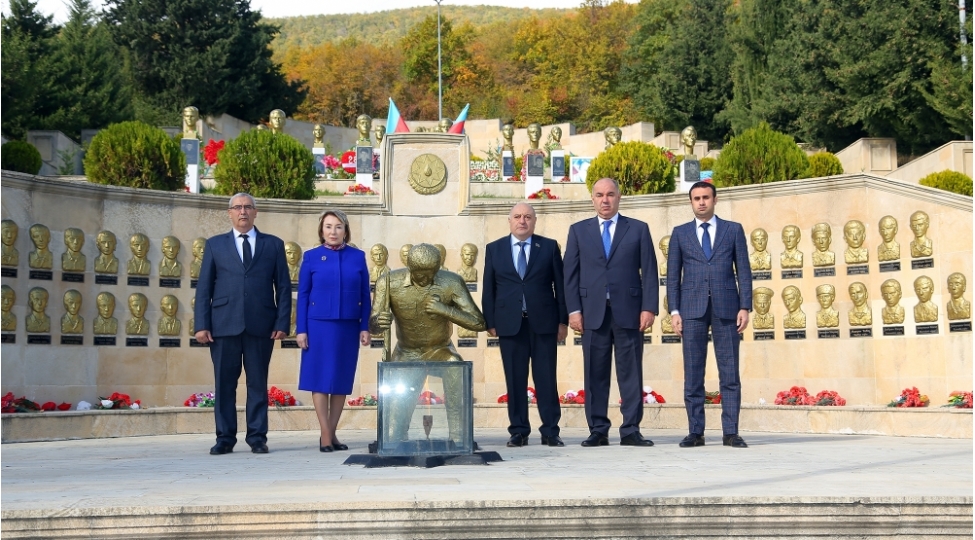 oguzda-yeni-azerbaycan-partiyasinin-tesis-edilmesinin-30-illiyine-hesr-olunmush-tedbir-kechirilib-foto