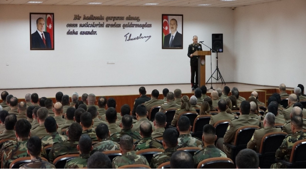 mulki-mudafie-qoshunlarinda-zefer-ve-dovlet-bayragi-gunleri-ile-bagli-tedbir-kechirilib-foto