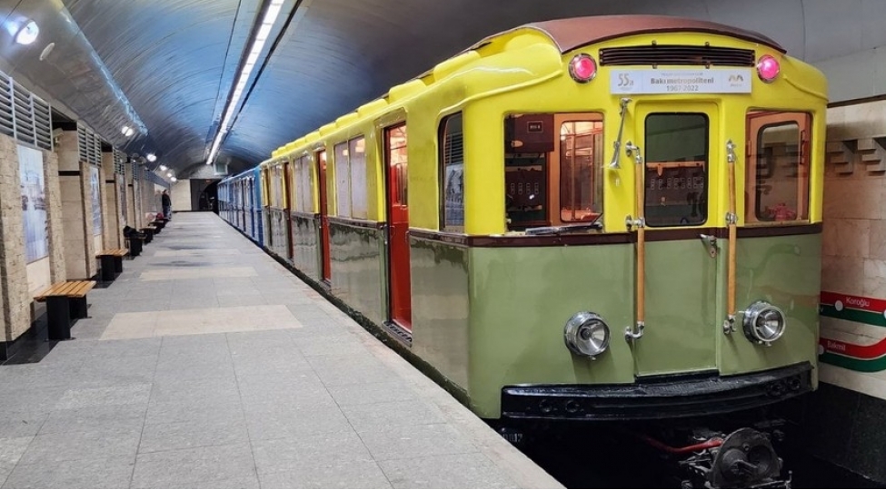 bayram-gunlerinde-baki-metrosunda-retro-vaqonlar-numayish-olunur