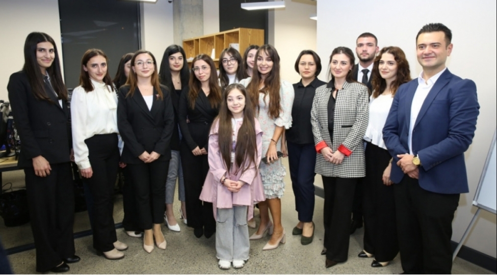 leyla-eliyeva-dost-inkluziv-inkishaf-ve-yaradiciliq-merkezinde-olub-foto