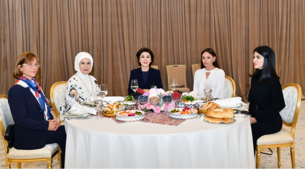 mehriban-eliyeva-semerqendde-teshkil-olunan-naharda-ishtirak-edib
