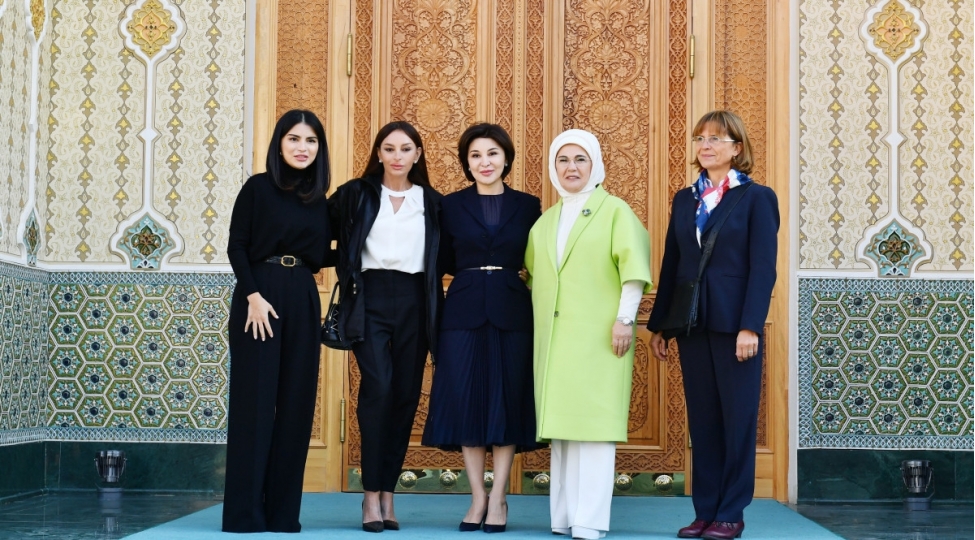 mehriban-eliyeva-ebedi-sheher-tarixi-etnoqrafik-kompleksi-ile-tanish-olub