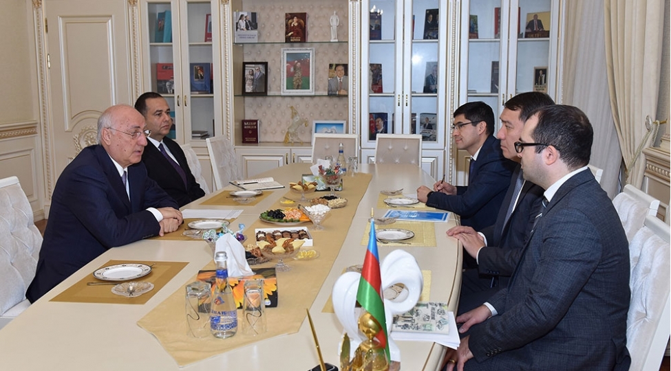 zakir-ferecov-qazaxistanin-olkemizdeki-sefiri-serjan-abdikarimovla-gorushub-foto