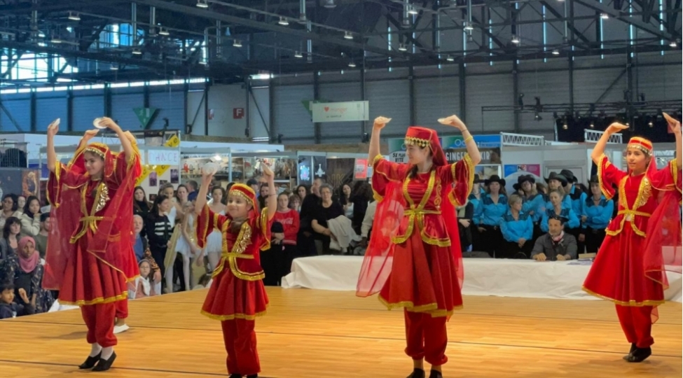 cenevrede-azerbaycan-reqsi-foto