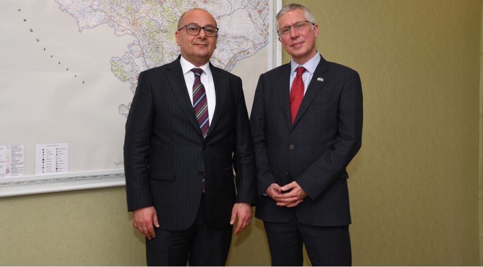 britaniya-sefiri-anama-da-olub-foto
