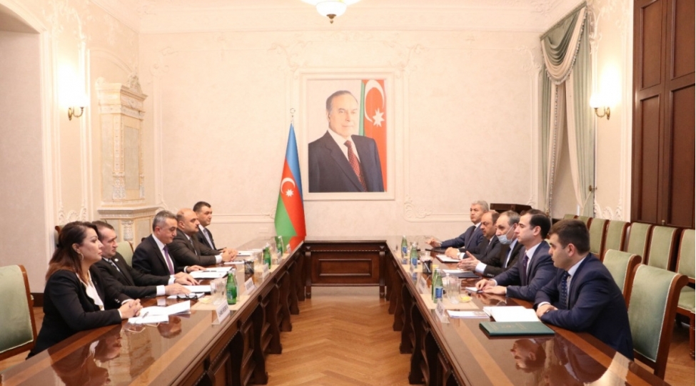 bash-prokuror-vekiller-kollegiyasinin-rehberliyi-ile-gorushub