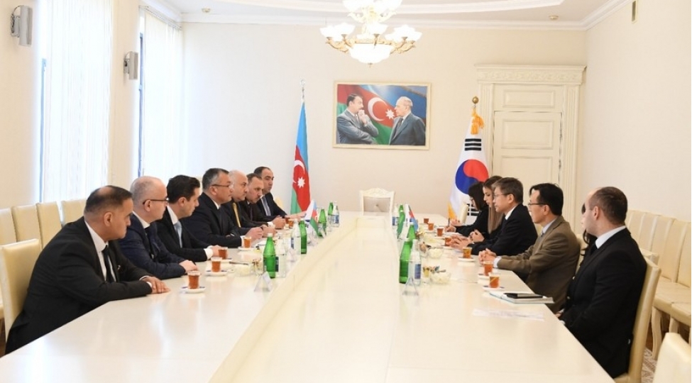 koreya-sefirliyi-qachqinlara-ve-mecburi-kochkunlere-destek-tedbirleri-heyata-kechirir