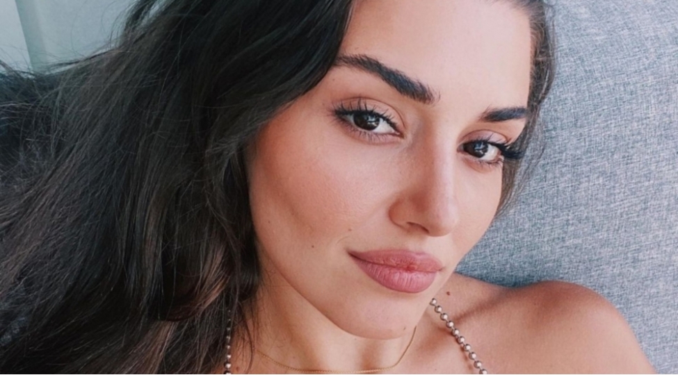 hande-kechmishine-aid-fotolarini-sildirmek-isteyir