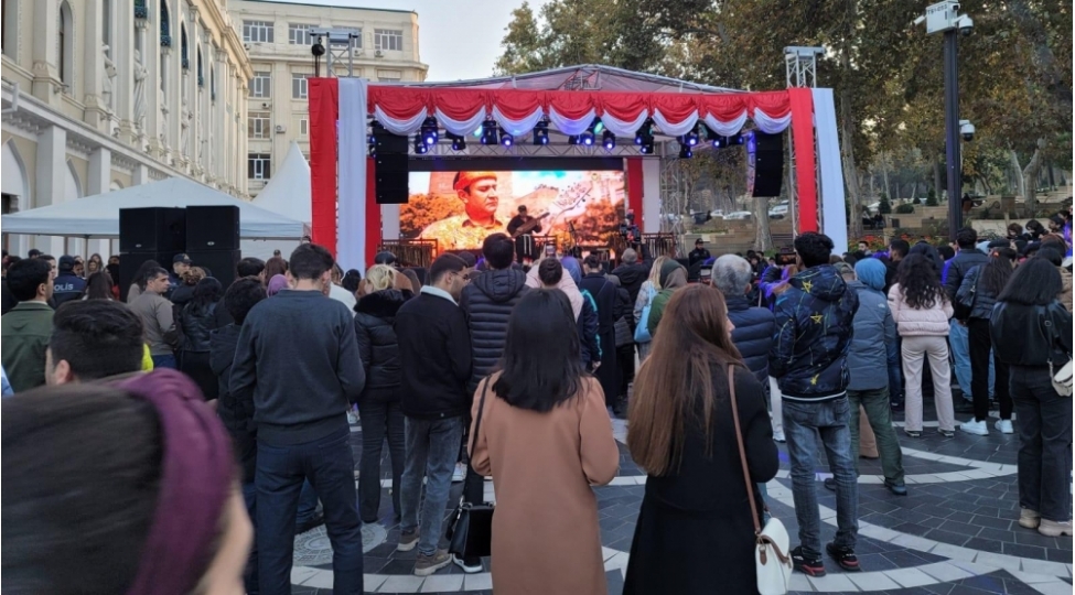 indoneziya-gunu-ile-bagli-fevvareler-meydaninda-konsert-olub